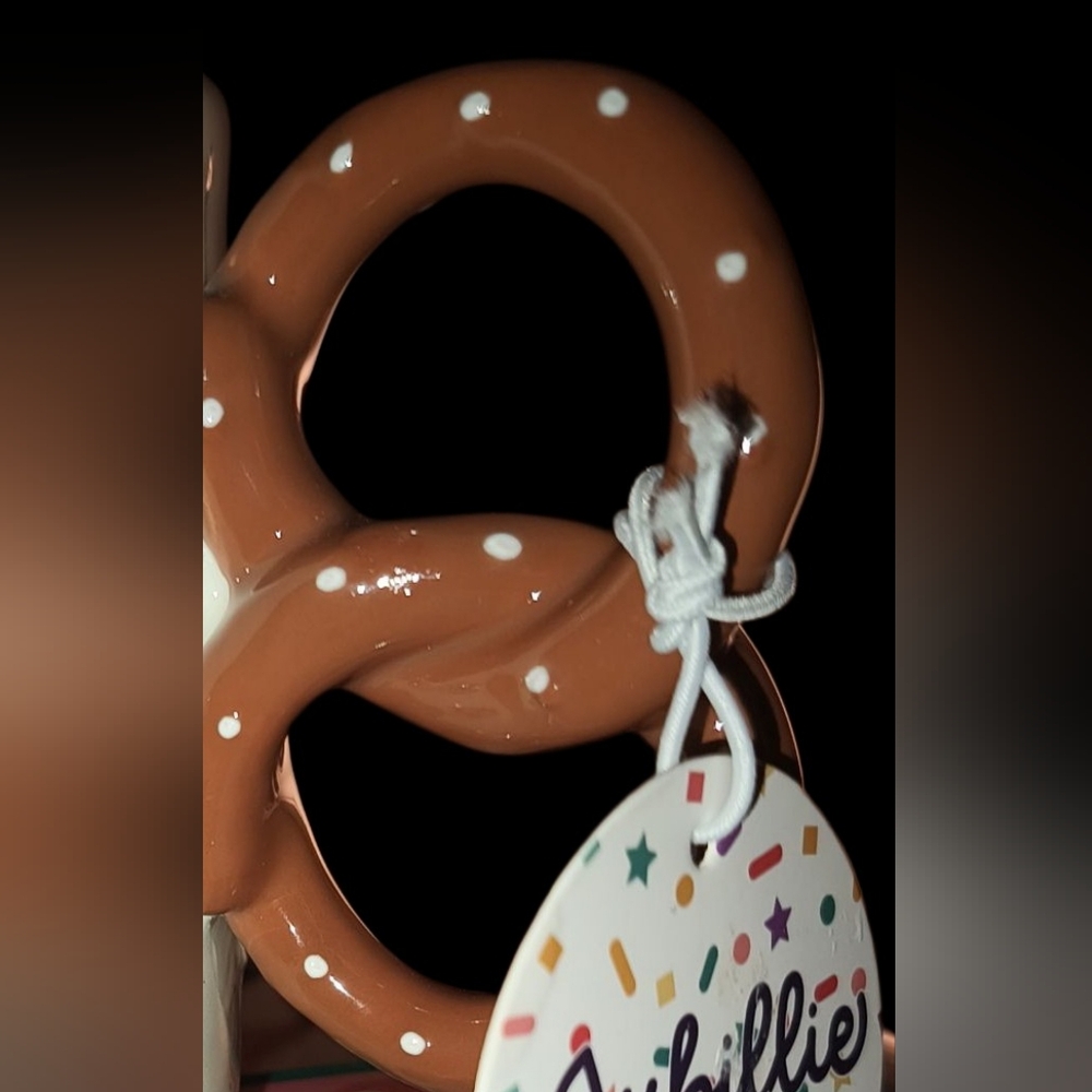 Hand Painted Pretzel Handle Ceramic Mug NWT - Picture 4 of 8